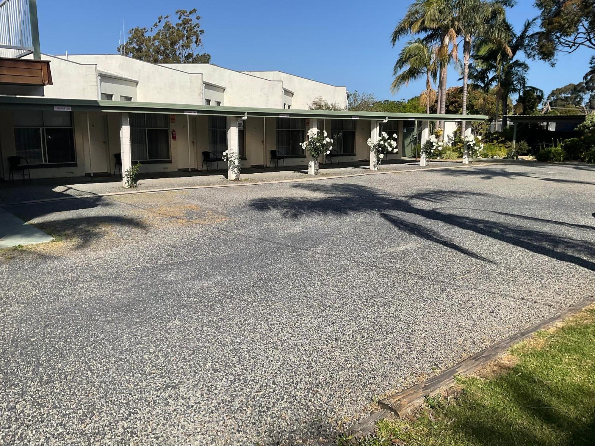 The Silver Bream Motel & Self Contained Units Mallacoota Exterior photo